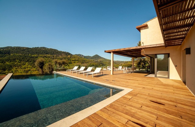 Superb modern villa with all comforts in the heart of the Esterel mountains