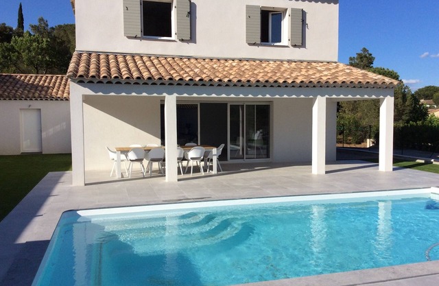 Superb new villa with all modern comforts 9 km from the beaches
