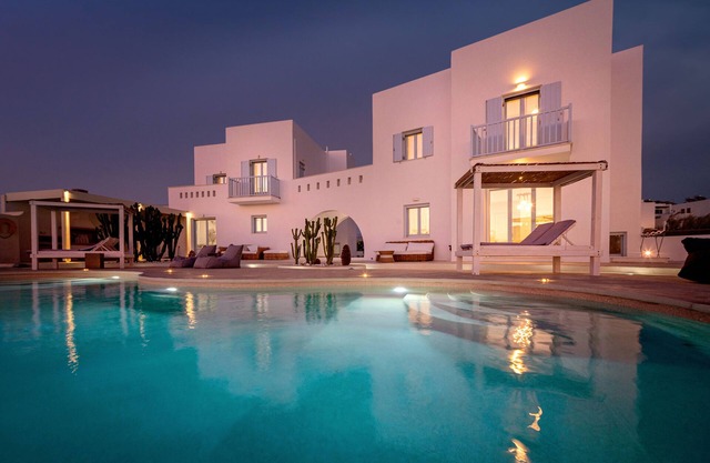 SUPERB NEW VILLA WITH POOL, CLOSE TO THE BLUE FLAG BEACH IN AGIA ANNA NAXOS