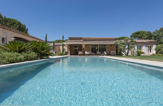 Superb, quiet villa, sleeps 8, large pool, magnificent view