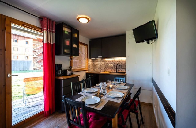 Superb renovated T2 in Superdévoluy, 2/6 pers. 4-season skiing, hiking and relaxation