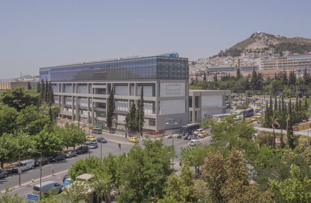 Superb serviced flat for 4 in the heart of Athens with view