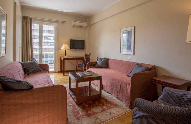 Superb serviced flat for 4 in the heart of Athens with view