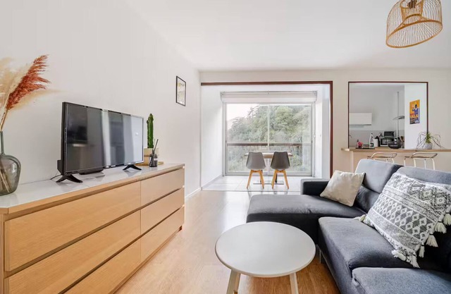 Superb studio with river access and private square