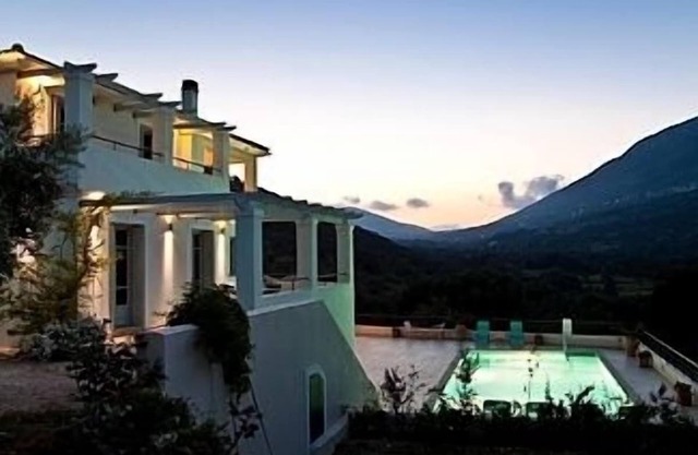 Superb Villa in Agia Efimia with privacy, large private pool,outside kitchen/BBQ
