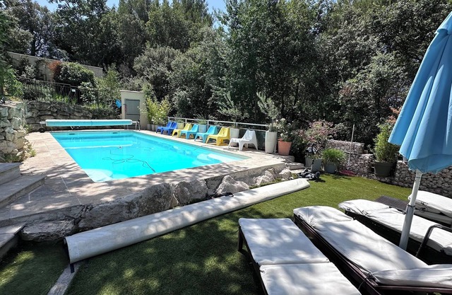 Superb villa in Provence for 8 people in a green setting