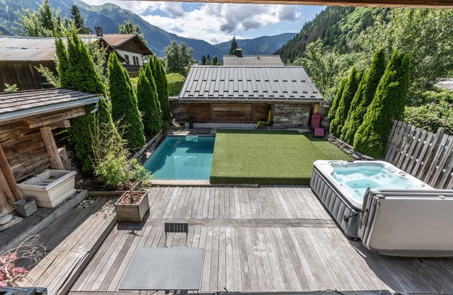 Superbe Chalet Familial Avec Piscine, Jacuzzi et Sauna