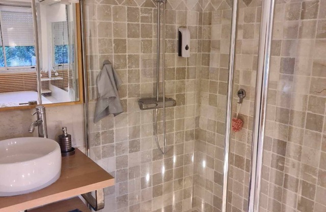 Superbe T2 38 m2 en Residence Calme et Arboré a 5 ' de Toutes Activites