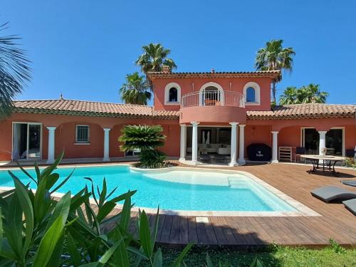 Superbe villa avec piscine privée à Fréjus - FR-1-466A-56