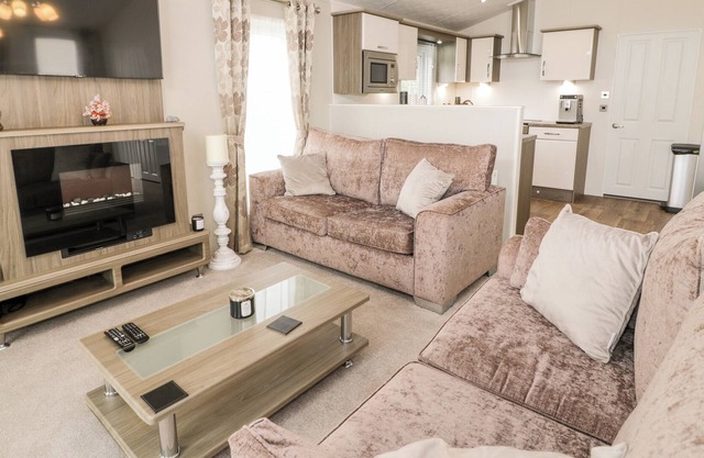 SUPERIOR LODGE (NUMBER 22), family friendly, with hot tub in Abergele
