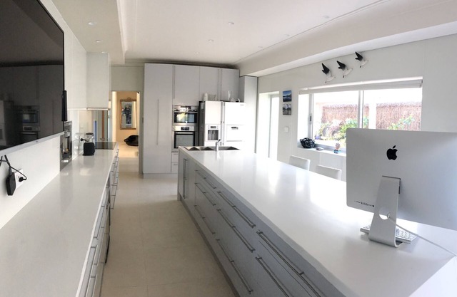 Supersized whole floor Residence Near Manly