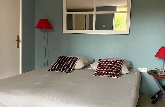 Sur les hauteurs de martigues vue directe etang de berre.rdc villa.parking fermé