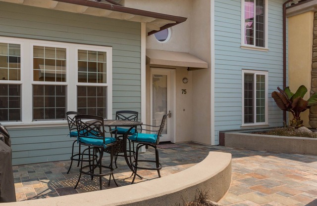 Surf In Surf Out a large condo, steps to beach and parking, Family Fav