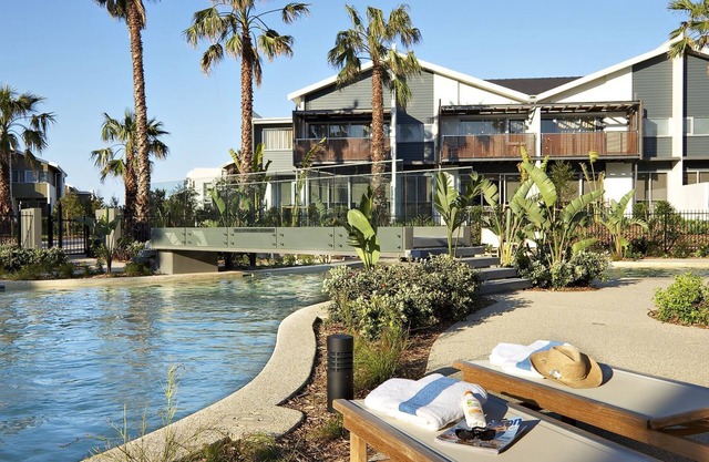 Surf, Sun and Sand – beach access less than 150m
