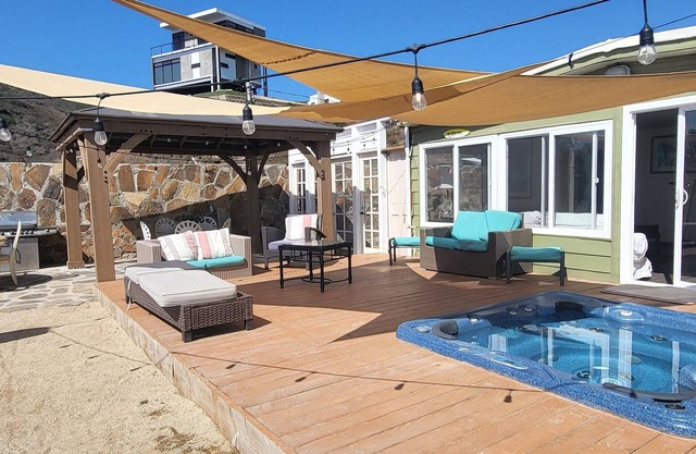 Surf View Casita Verde Jacuzzi , wineries, breweries Restaurants Beach