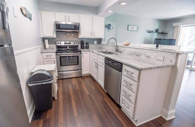 Surfrider Beach Getaway Cozy 1BR, Beach Access!