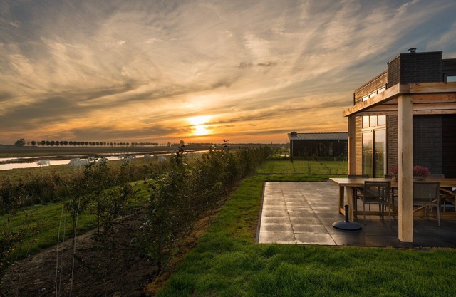 Sustainably built, 2 bathroom bungalow, in 2 nature reserves
