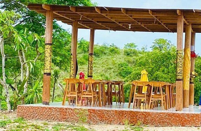 Suwehan Beach Cliff House