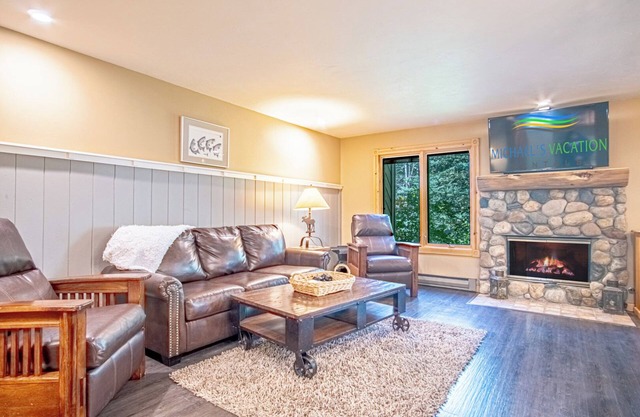 SV113 - Walk to Lifts & Town - Hot Tub & Pool