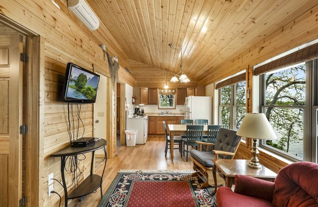 Swan Lake Resort & Campground - Lakeside Cabin #2