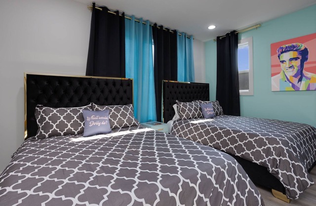 Sweet Beat by ES ★ 4/4 ★ 13 Beds ★ Rooftop ★ HUGE