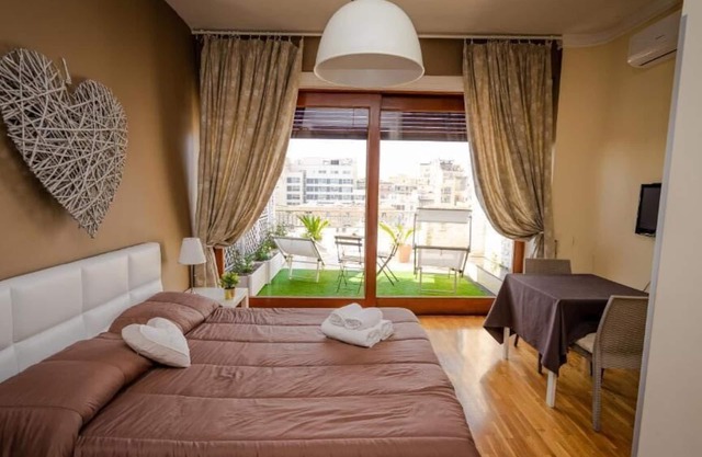 SWEET EMOTIONS ROOM 81