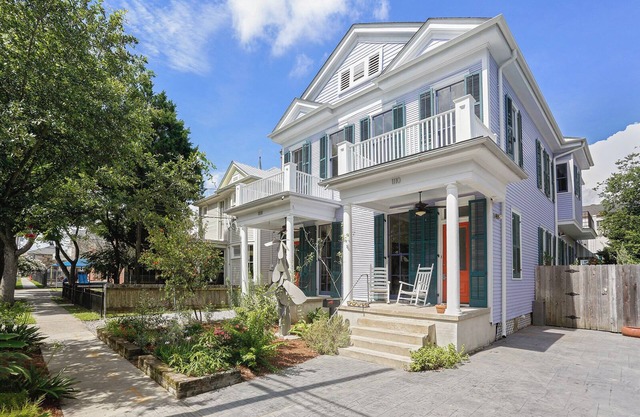 Sweet, historic 4BR w/private YARD & porches in safe Uptown area - WalkScore 93
