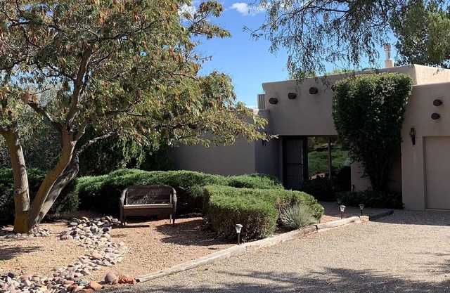 Sweet Home Near Trails, Fenced Yard, Dogs Welcome