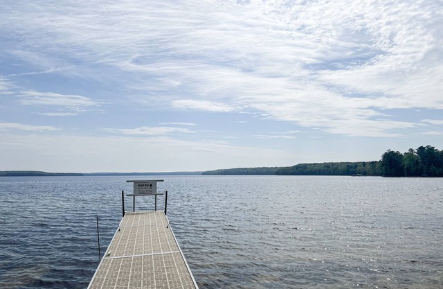 Sweet Little Cottage, Fully Remodeled. .7M to Douglas 2.3 to Airport!