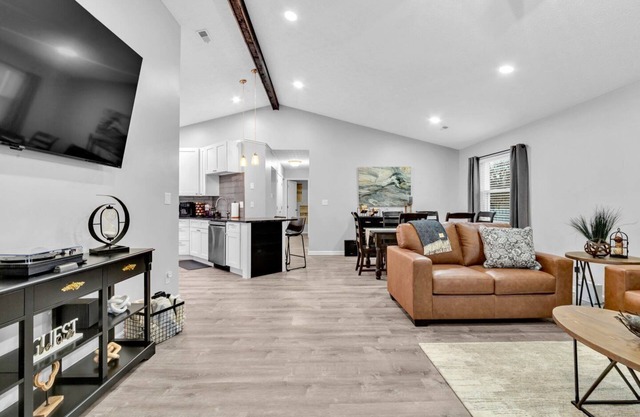 Sweet Retreat in NW Columbus- great for monthly stays and NO cleaning fee!