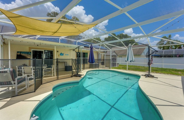 Swim, Golf & Explore: Family Gem in Davenport!