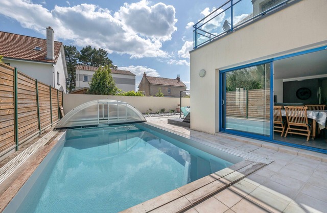 Swimming pool ! House for 9