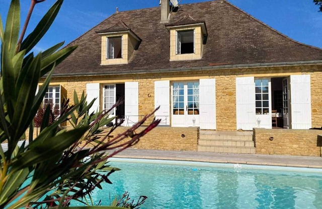 Swimming pool house, Bergerac, Sarlat