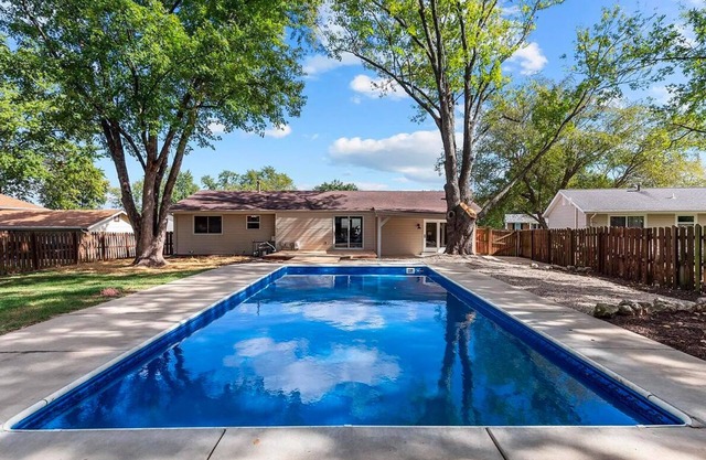 T's Luxury Pool, Home Theater & Arcade House Prime Location - St. Louis Airport