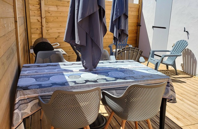 T1 SMALL ROOM 800M FROM THE SEA