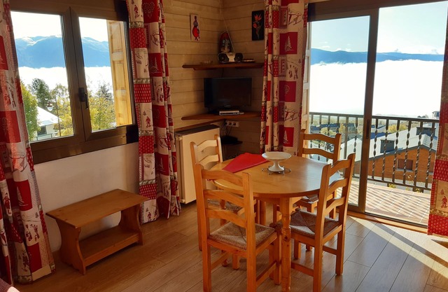 T2 apartment in FONT ROMEU. Label 3 Clévacances. Exceptional panorama