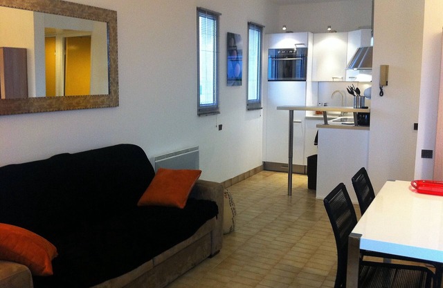 T2 apartment on beach, first line sea - standing- prox. Montpellier