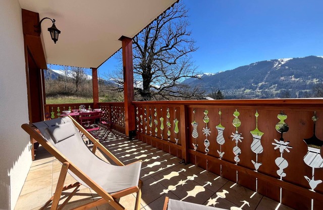 T2 Apartment with Terrace and Parking, Family-Friendly