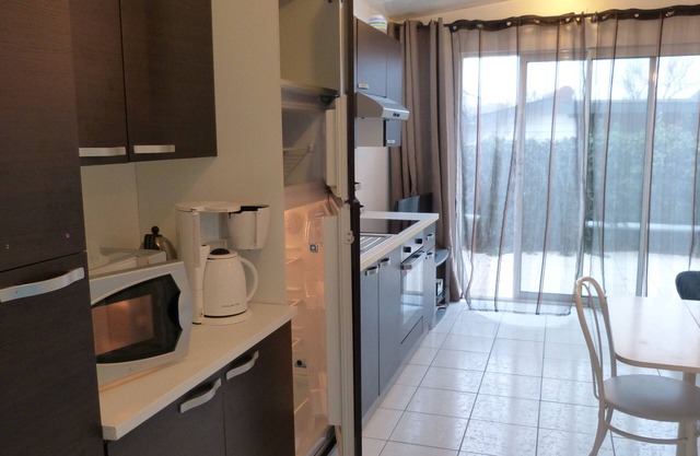 T2 apartment with terrace 250 m from the beach - (H)