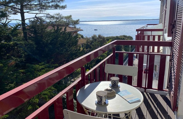 T2 de standing à Le Royal Moulleau, vue Bassin