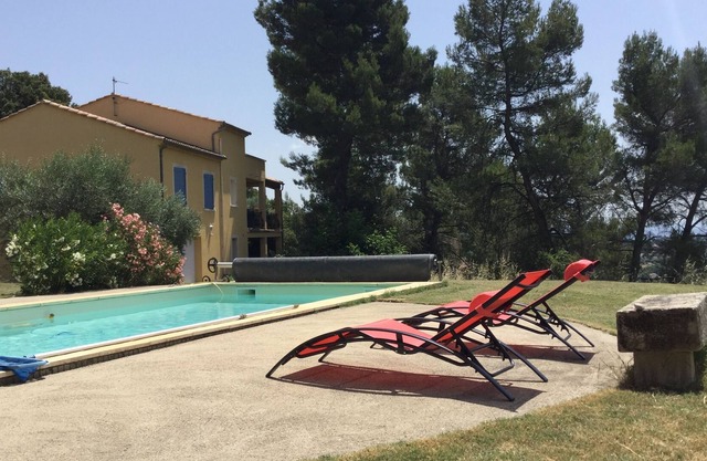 T2 in Provence with swimming pool
