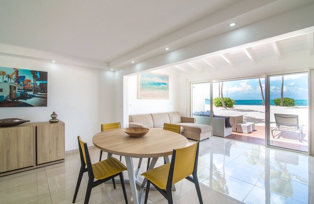 T2 "Feet in the water" Baie Nettle