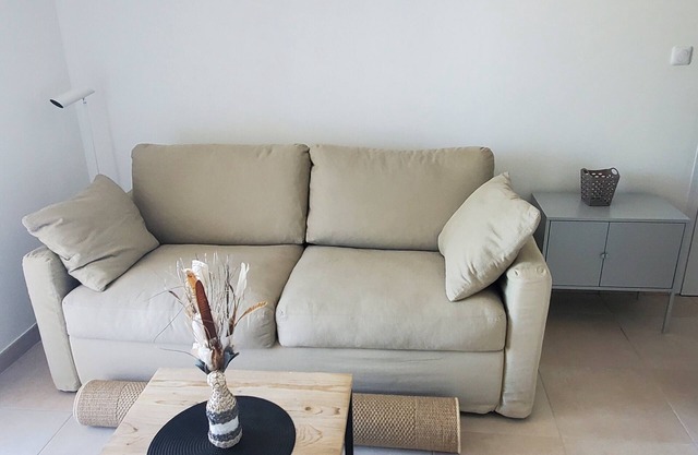 T2 new seaside residence with heated pool. Pets welcome.