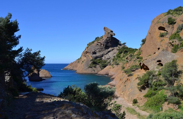 T2 new with garden in quiet residence at the foot of the Calanques park