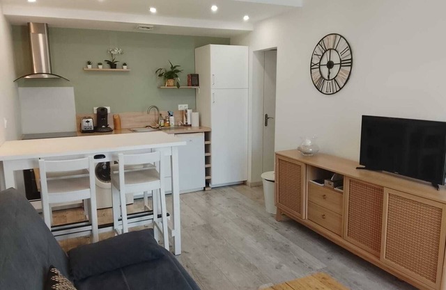 T2 Nid Serein, near town center, port, beach