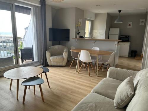 T2 plage de Caroual vue mer