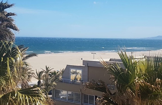 T2 STANDING 4 * sea front, 44m2 beach edge (20m) 4 people, 1 bedroom, WIFI FREE
