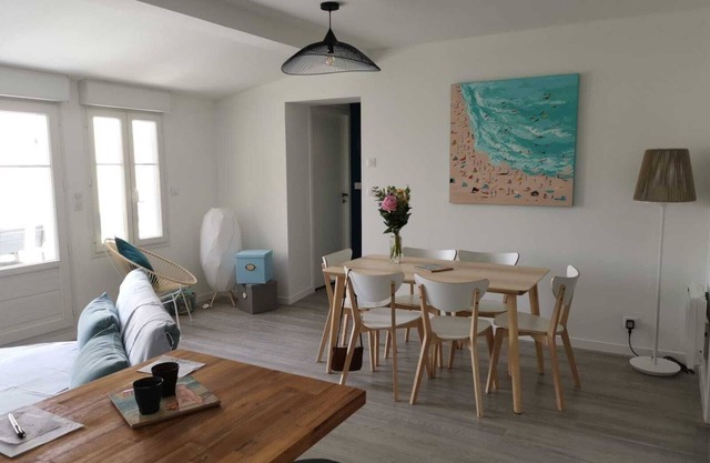 T3 apartment of 62 m2 with 15 m2 terrace in the heart of Soulac.