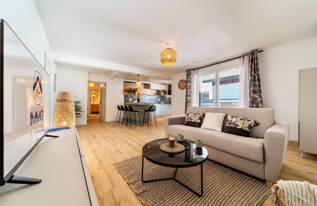 T3 - COEUR DE VILLE, Elegant renovated T3 in downtown Le Tampon - Comfort & Modernity
