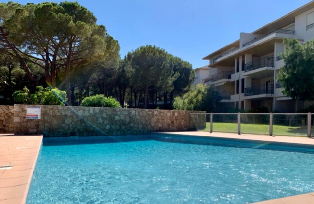 T3 Dernier Étage 2 Chambres ,4 Personnes Piscine à 5 mn à Pied de la Plage
